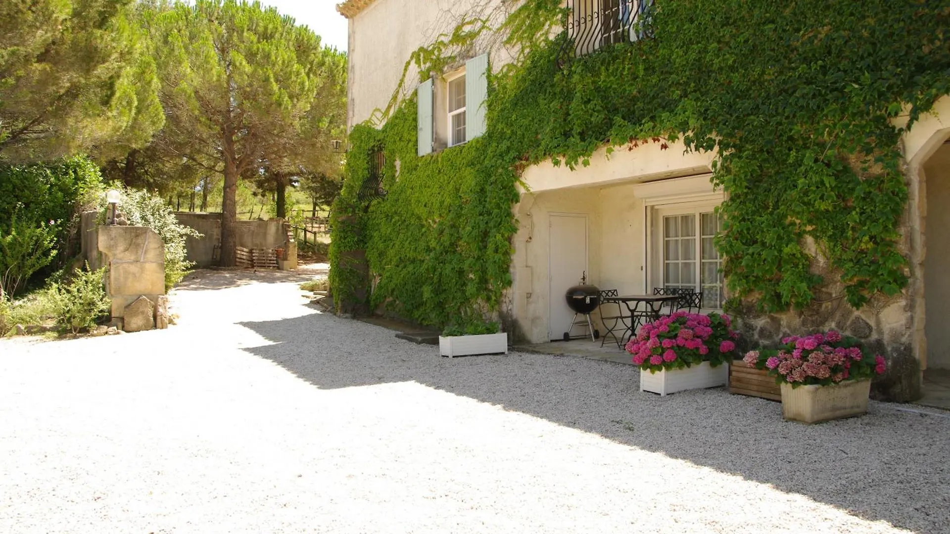 Residence Le Saint Victor Fontvieille France